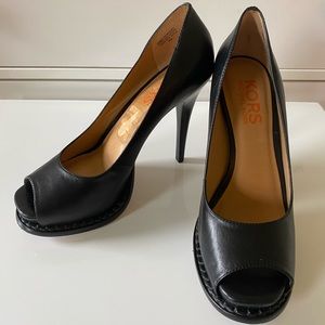 Michael Kors Izzie black pumps. Worn once!